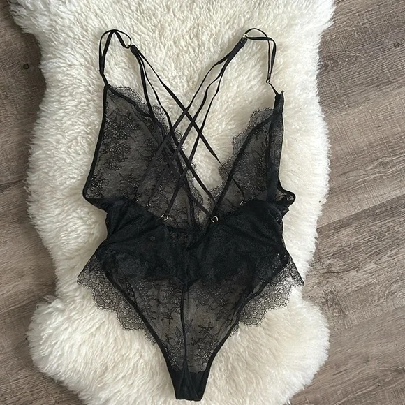 Victoria’s Secret lace strap you back lace teddy bodysuit size M - Picture 6 of 9
